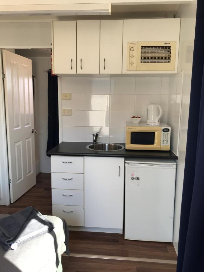 Australian Hotel Winton Budget Hotel Accommodation Exterior photo