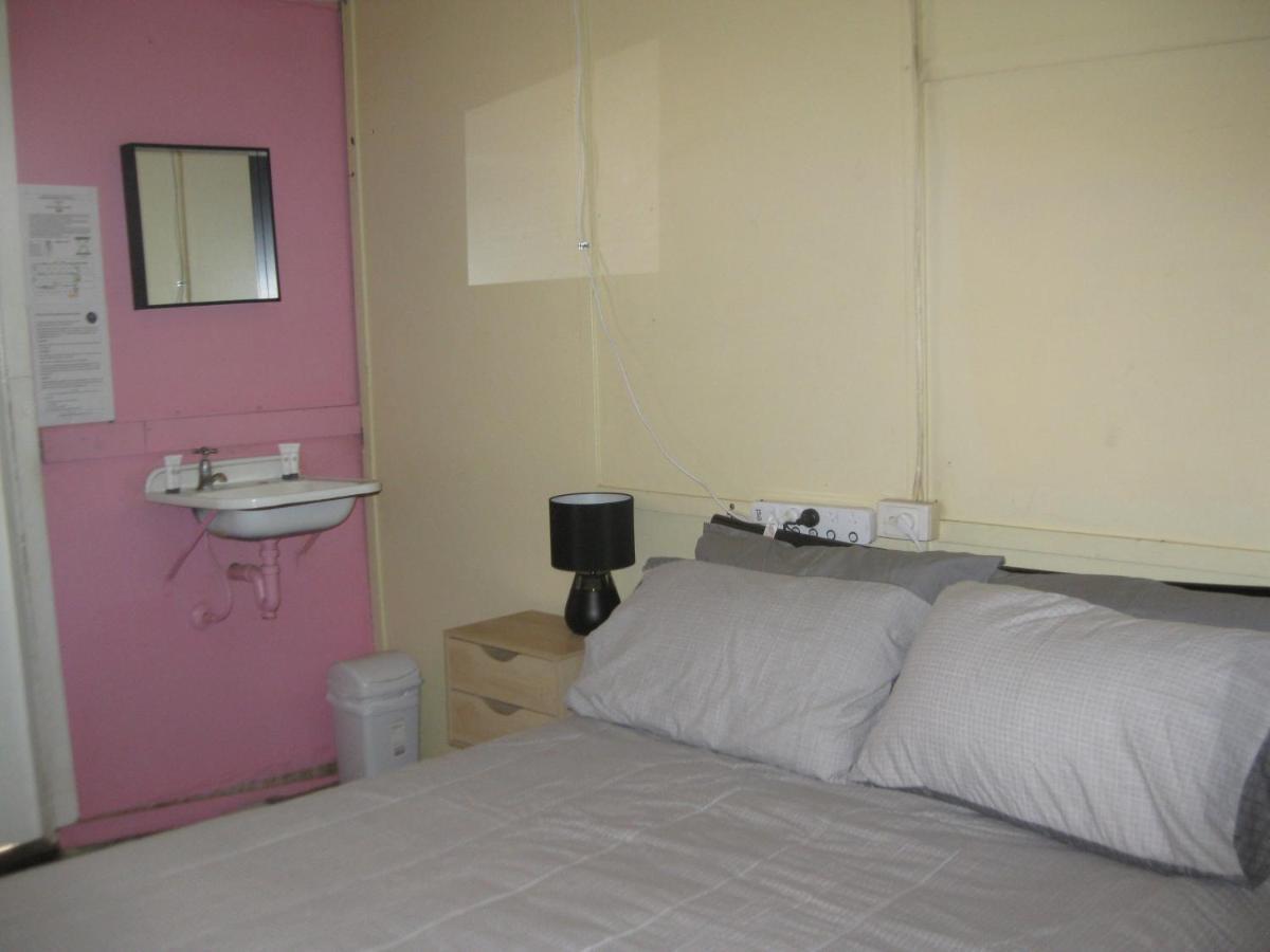 Australian Hotel Winton Budget Hotel Accommodation Exterior photo