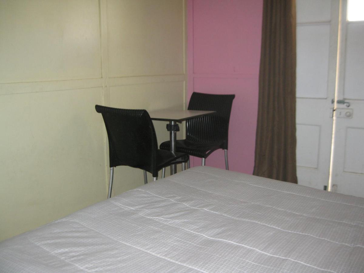 Australian Hotel Winton Budget Hotel Accommodation Exterior photo