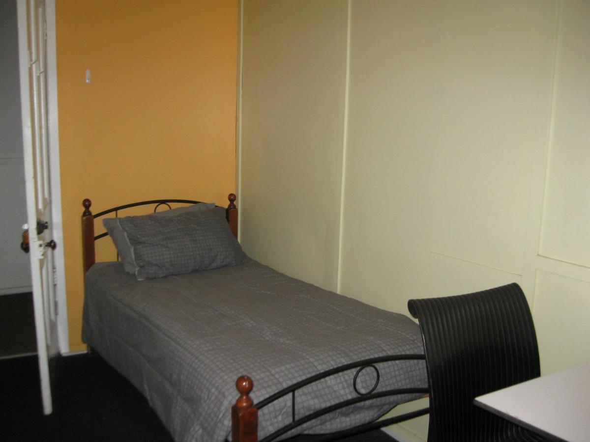 Australian Hotel Winton Budget Hotel Accommodation Exterior photo