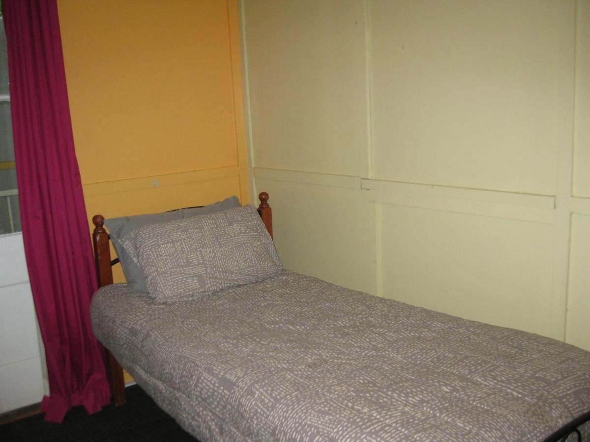 Australian Hotel Winton Budget Hotel Accommodation Exterior photo